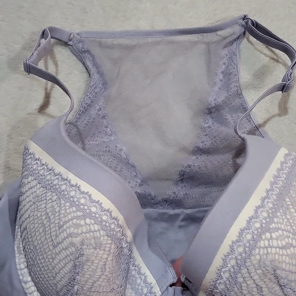 Victoria's Secret Bra - Picture 5 of 13